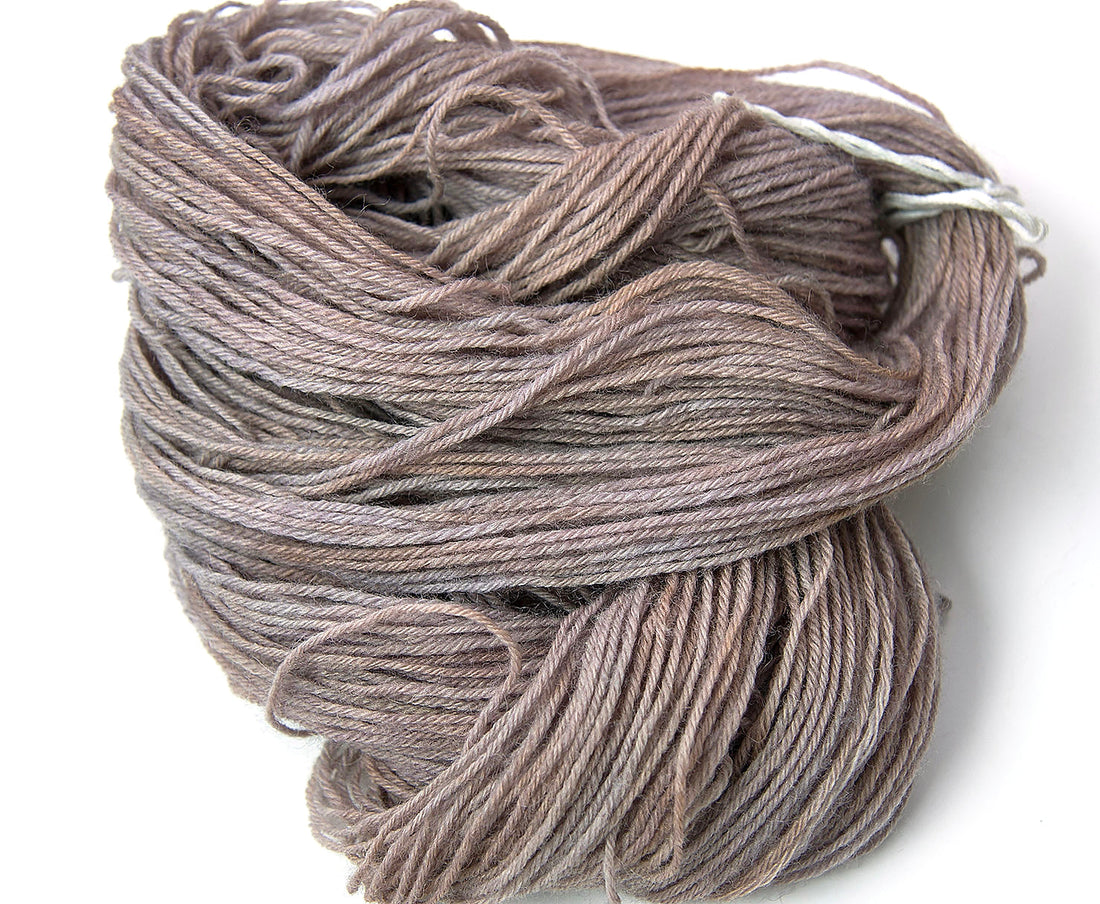 dyeing wool yarn with red cabbage
