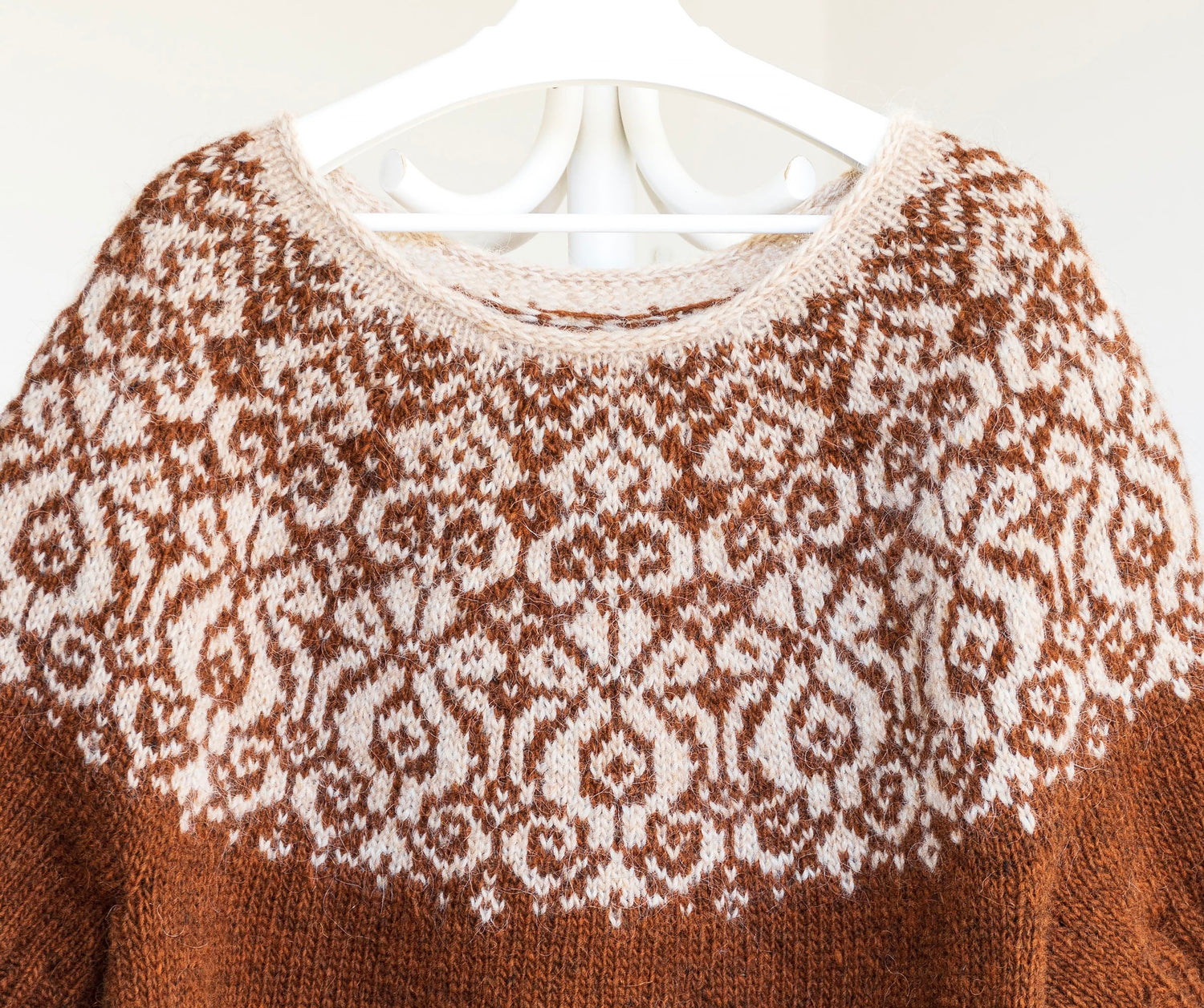Rust and beige icelandic lopapeysa sweater with yoke in floral design
