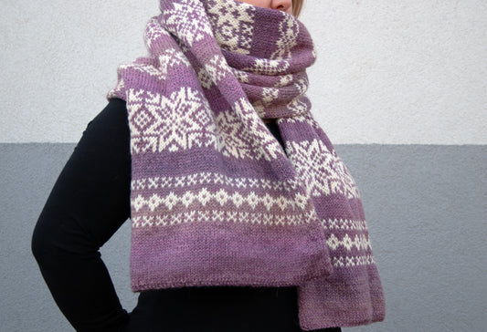 a woman performs gradient purple and white wool hole hand-knitted Fair isle scarf in snowflake knitting pattern