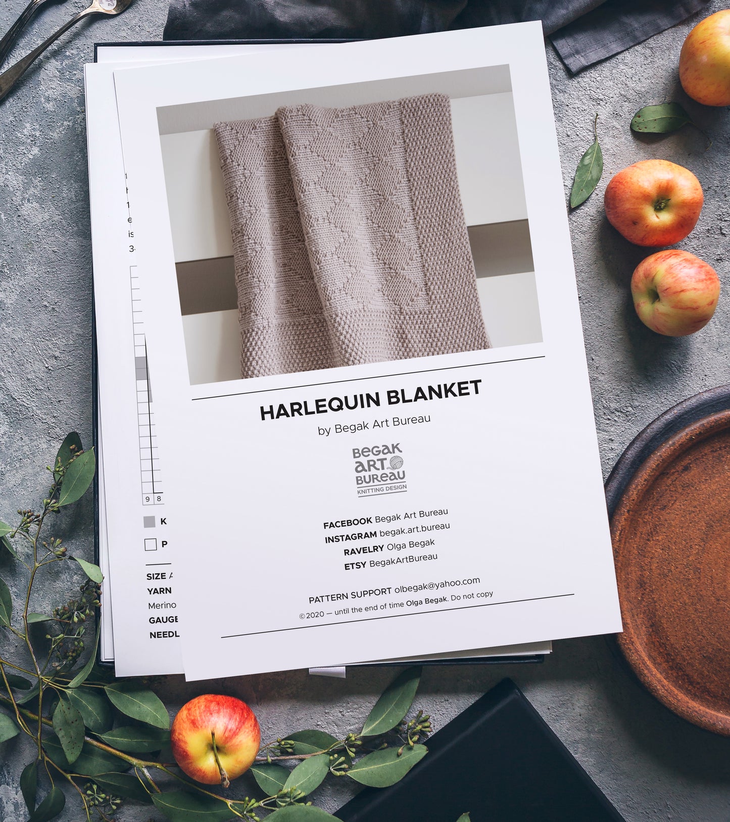 Beige superwash merino wool DK yarn hand-knitted baby blanket in Harlequin knitting pattern