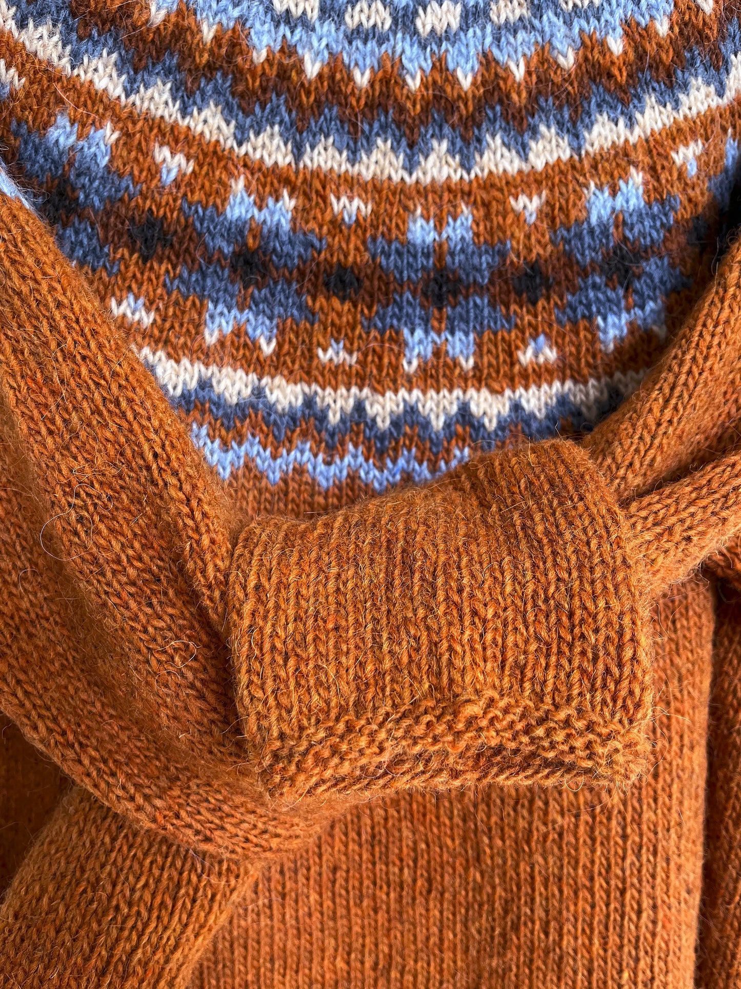 Details of Orange and blue Icelandic lopapeysa knitted sweater from Lettlopi pure Icelandic wool in Rósir design