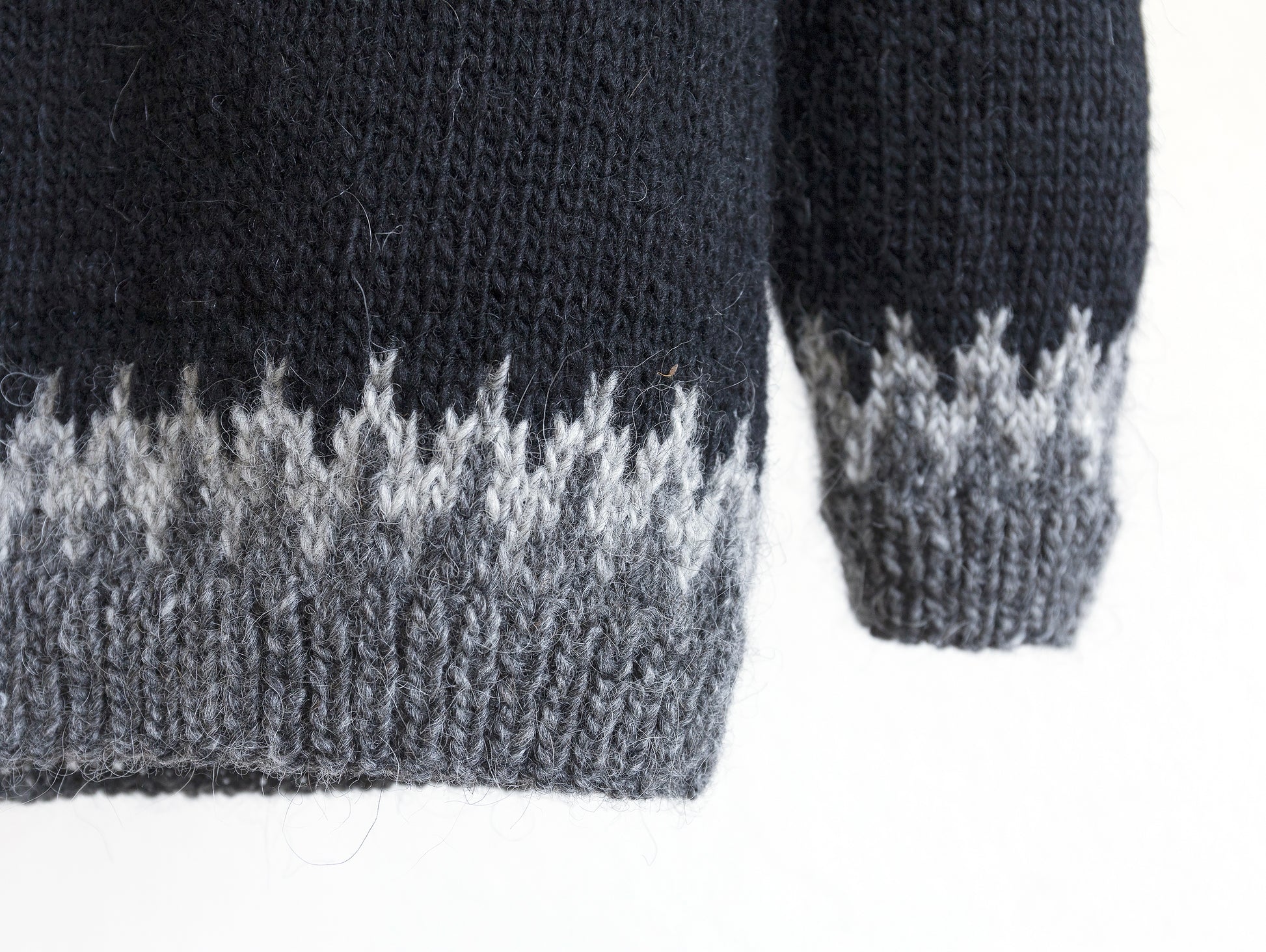 Cuff and hem of Odin icelandic lopapeysa sweater