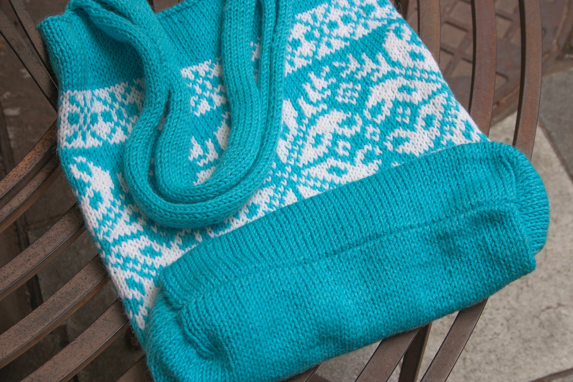 Details of a bottom of turquoise and white Snowflake Selbu hand-knitted tote bag