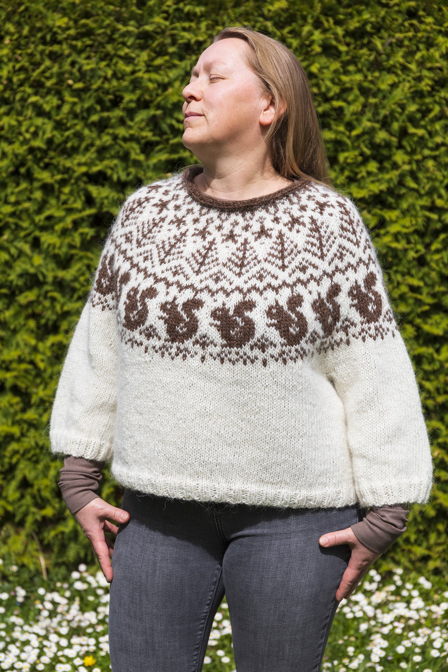 SQUIRREL Hand-Knitted Icelandic Sweater Lopapeysa