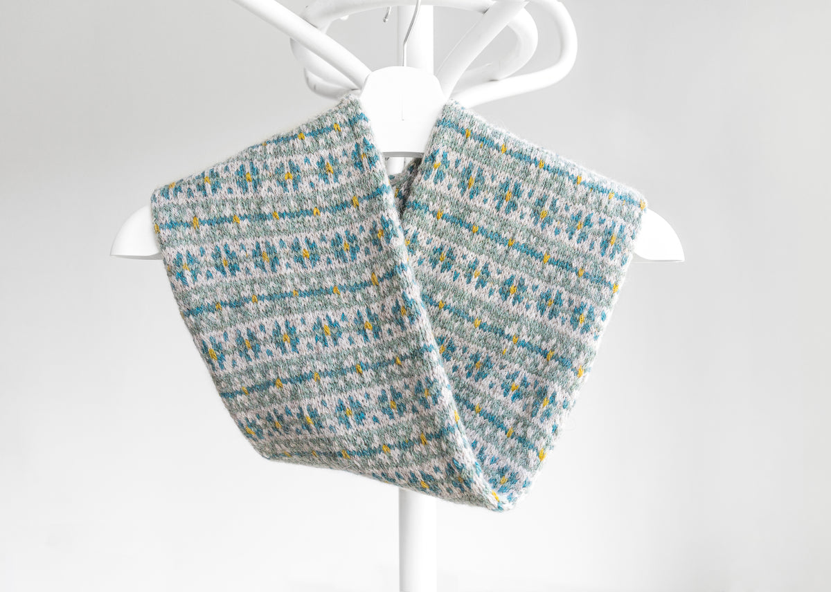 SCHNEEFLOCKEN Handgestrickte Alpaka-Kapuze — Sofort tragbar