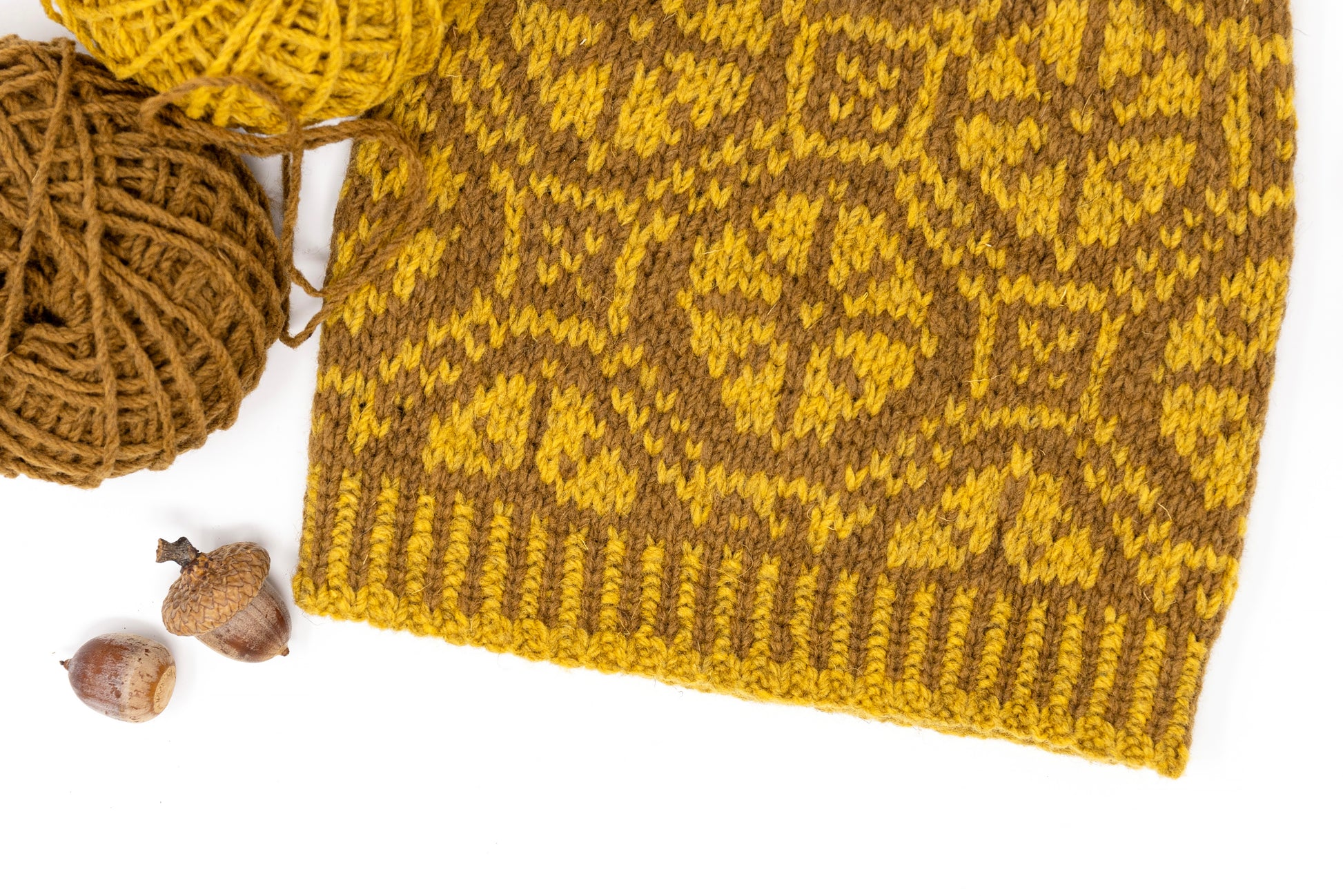 Top view of Ratas Fair Isle hat showing crown decreases