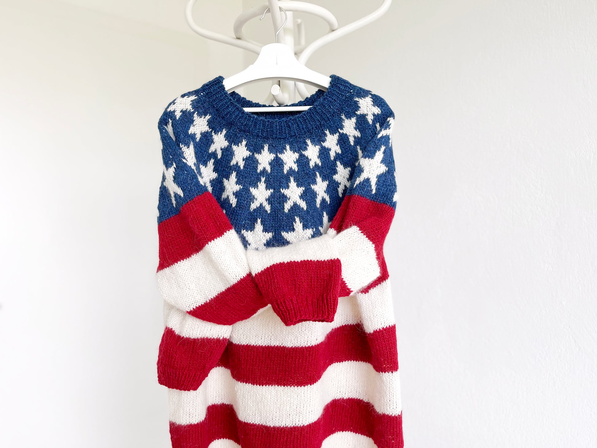 Hand-knitted lopapeysa sweater in the stars and stripes USA flag design
