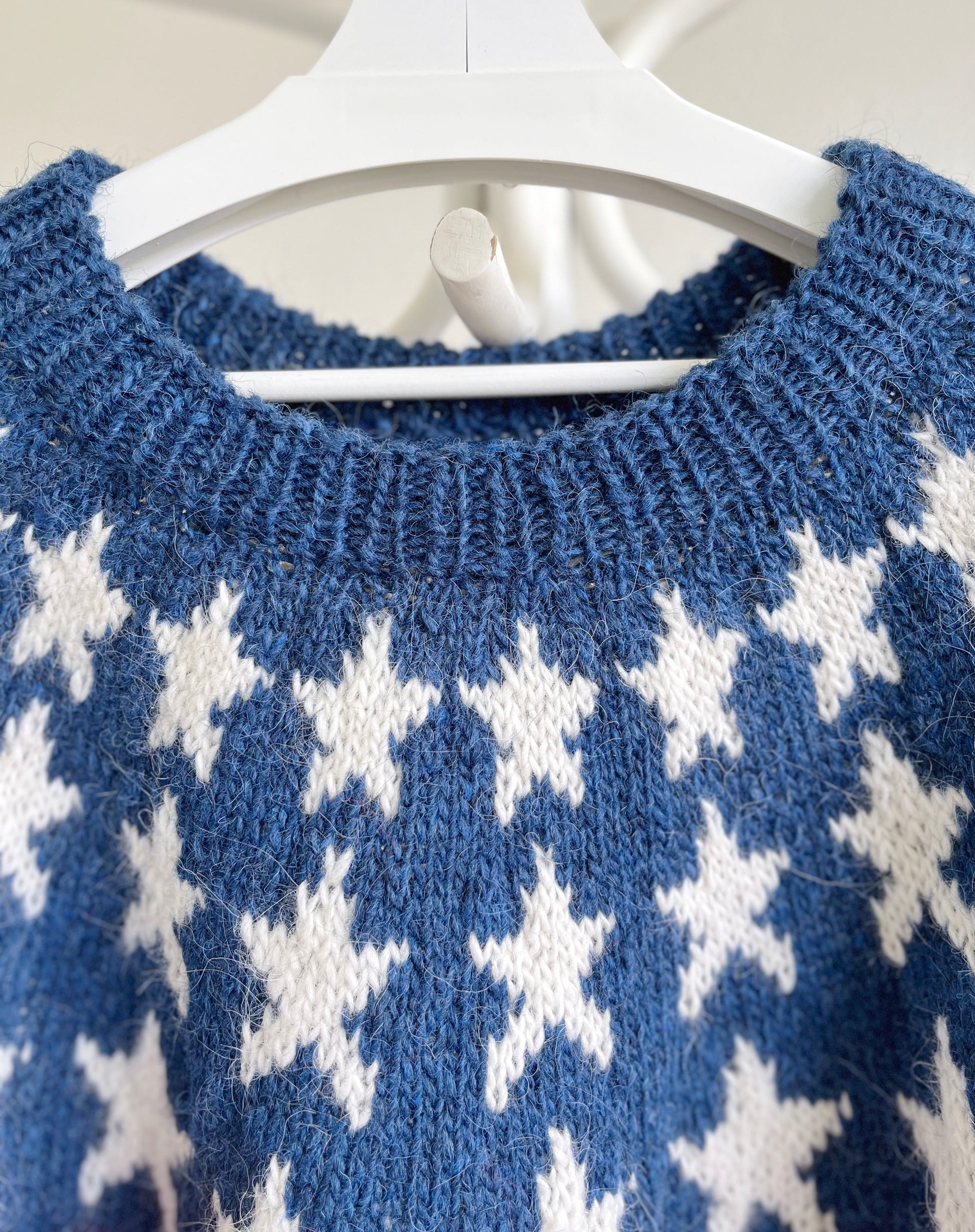 neckband of a hand-knitted lopapeysa sweater in the USA Flag design with stars